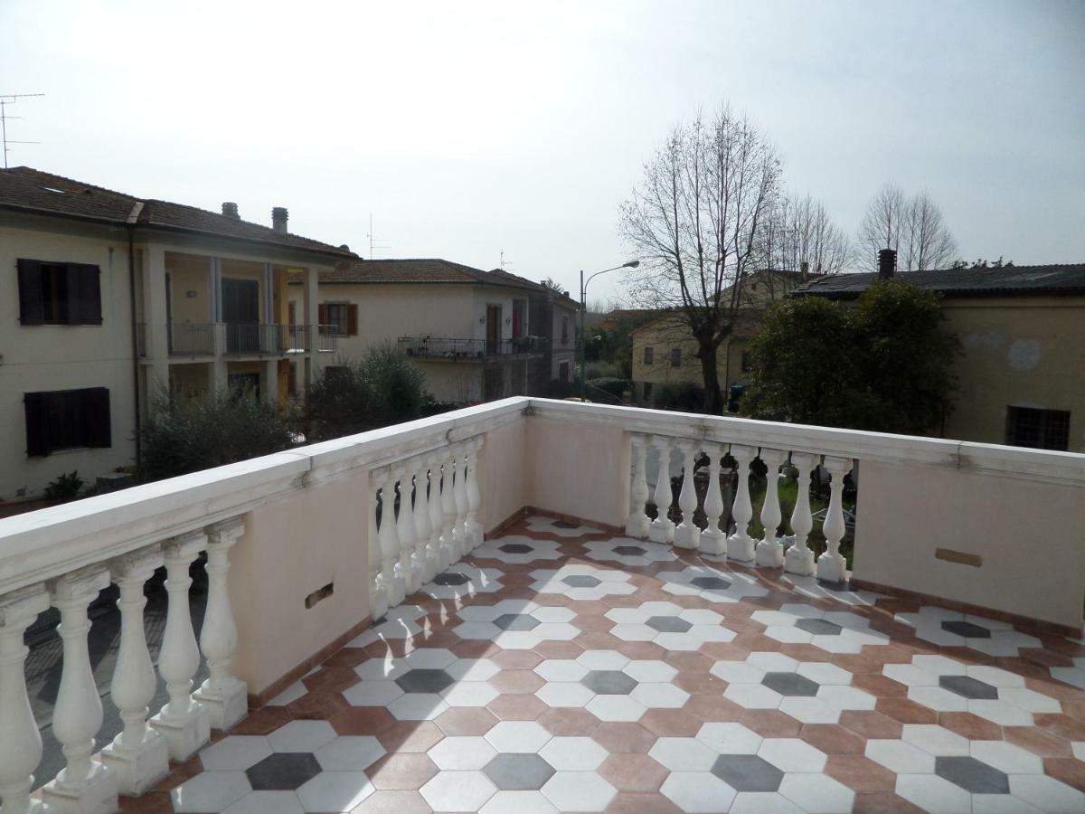 La Terrazza Apartment Palaia Exterior foto